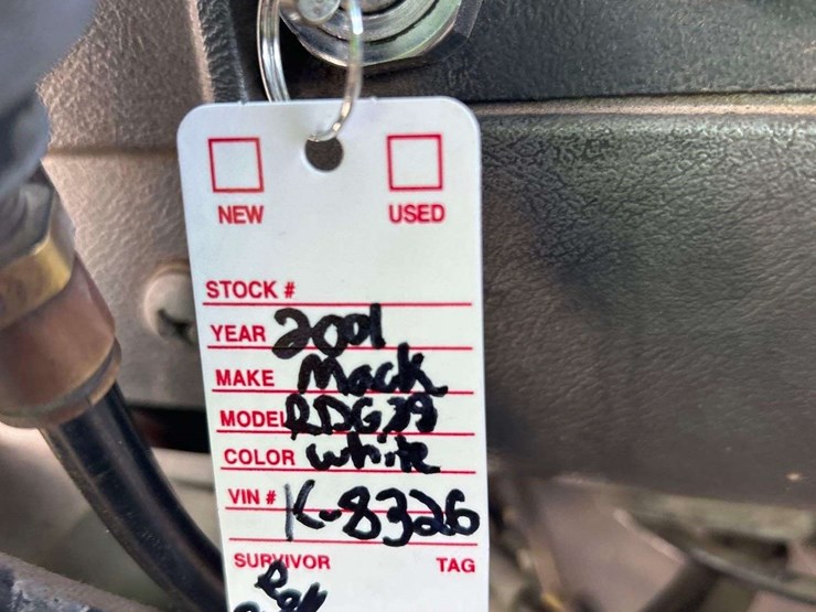 2001-mack-rd688s-image-40