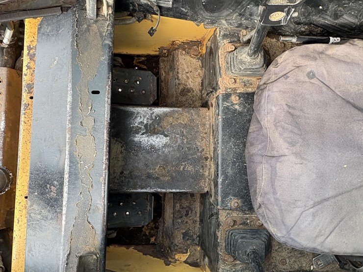 new-holland-lx885-image-7