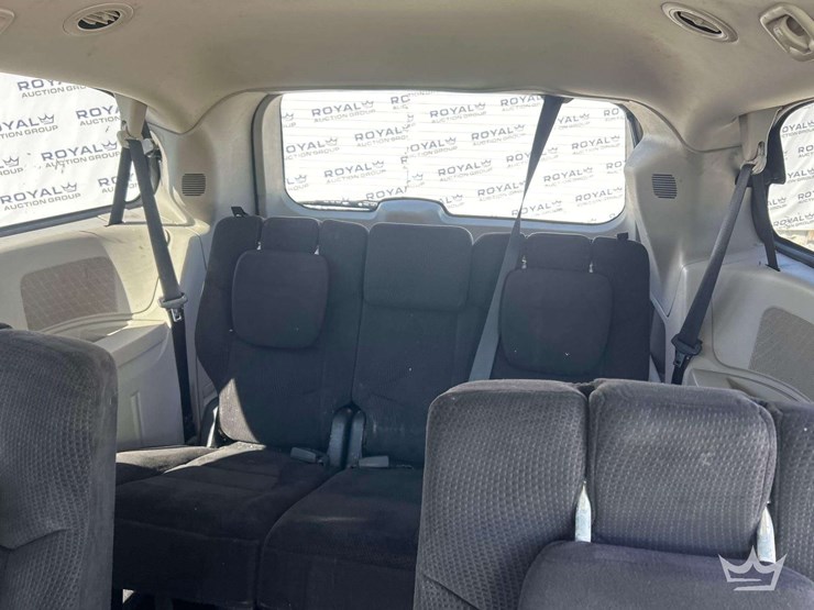 2014-dodge-grand-caravan-image-17