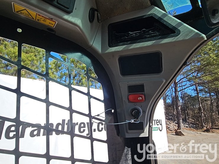 2021-caterpillar-226d3-image-42