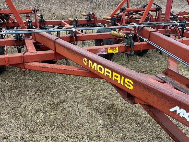 lot-49.-1981-33’-morris-magnum-model-cp-731-chisel-plow-w/3-bar-harrows,-well-maintained-unit,-super-clean-and-straight,-check-photos-image-11
