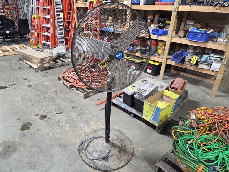 #5405-•-30"-pedestal-fan-image-1