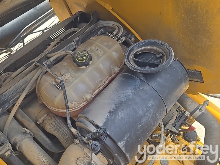 2014-deere-310k-ep-image-58