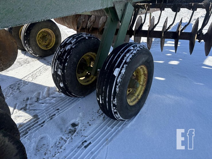 john-deere-235-image-7