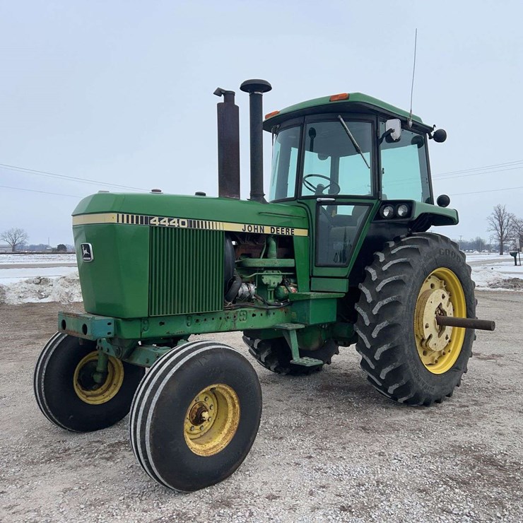 1982 JOHN DEERE 4440