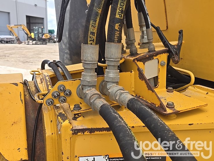 2018-deere-460e-image-32