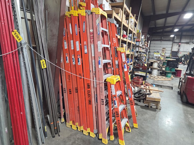 #5365-•-(7)-8'-step-ladders,-(1)-4'-step-ladder-image-1