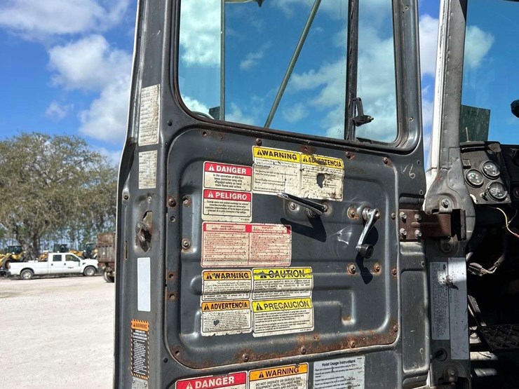 2001-mack-rd688s-image-10