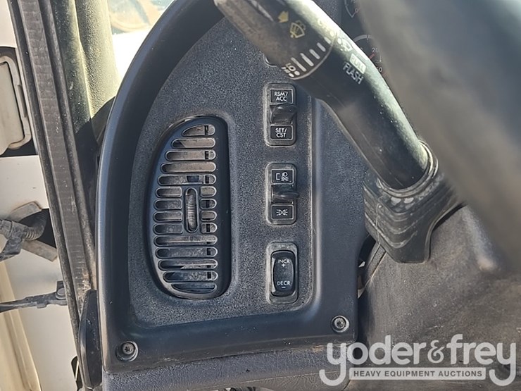 2017-freightliner-m2-106-image-65