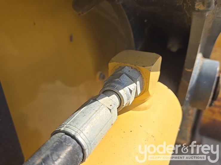 2010-deere-310sj-image-30