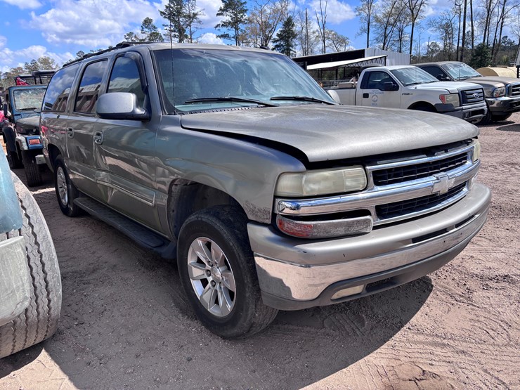 2002-chevrolet-suburban-image-2