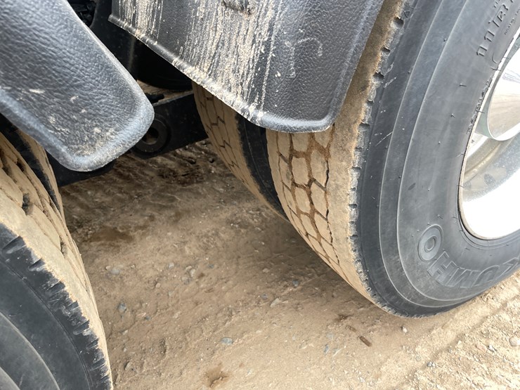 2019-kenworth-t880-image-29