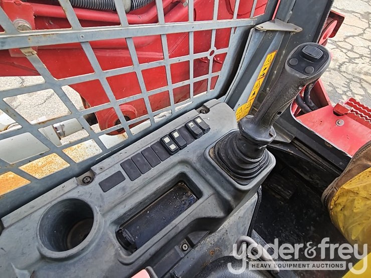 2017-takeuchi-tl12r2-image-27