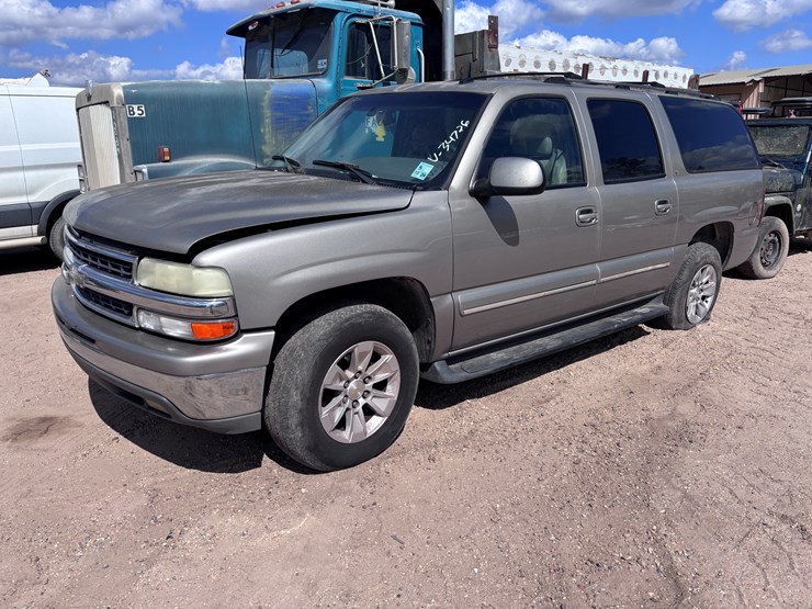 2002-chevrolet-suburban-image-1