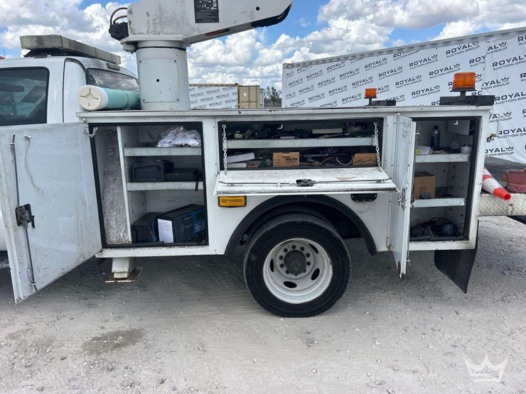 2009-ford-f550-image-18