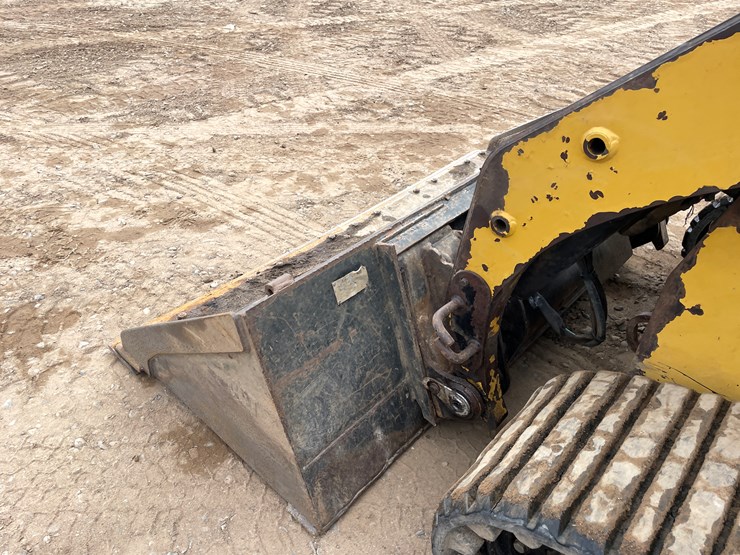 caterpillar-247-image-16