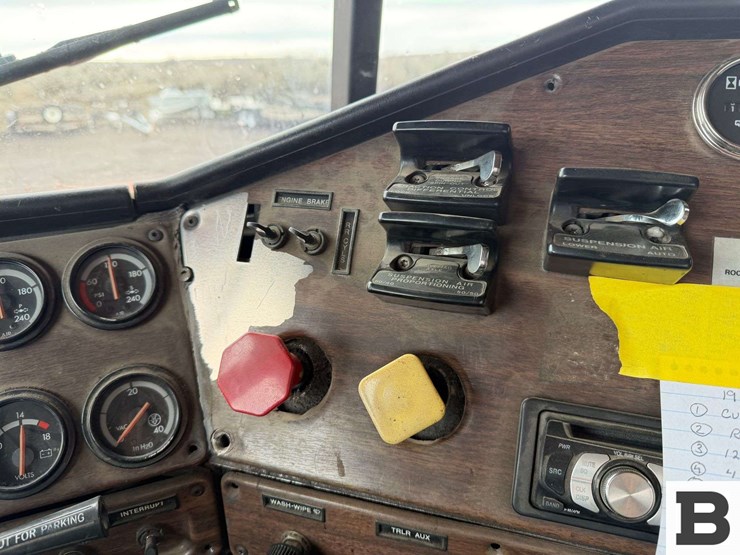 1993-freightliner-fld112-image-58