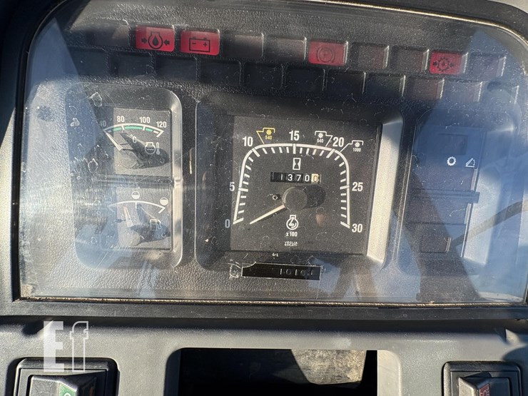 new-holland-ts110-image-17