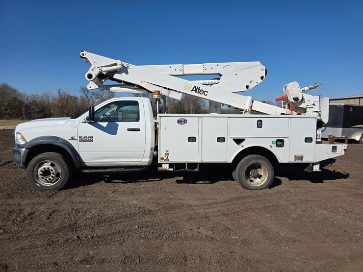 dodge-5500-bucket-truck-image-10