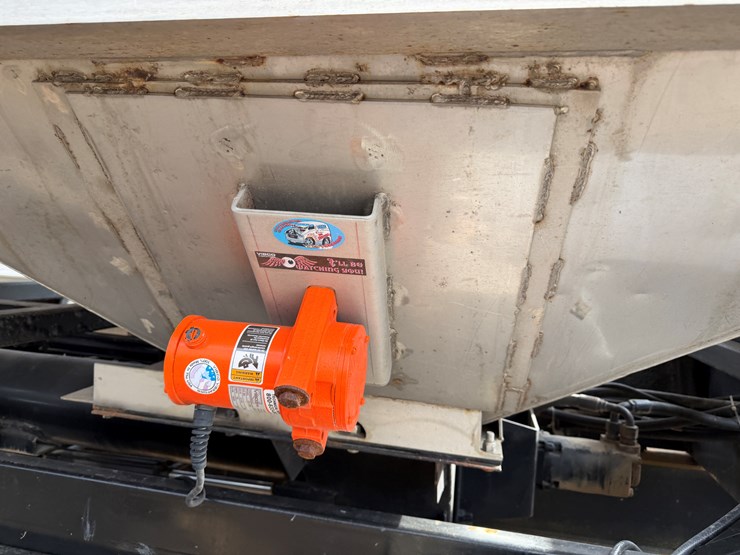 #40961-•-2011-magnolia-/-adams-t/a-fertilizer-tender-trailer-image-54