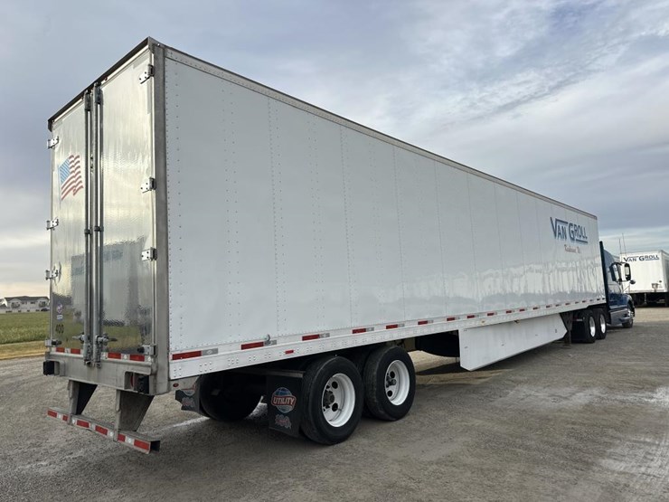 2019-utility-53'-image-5