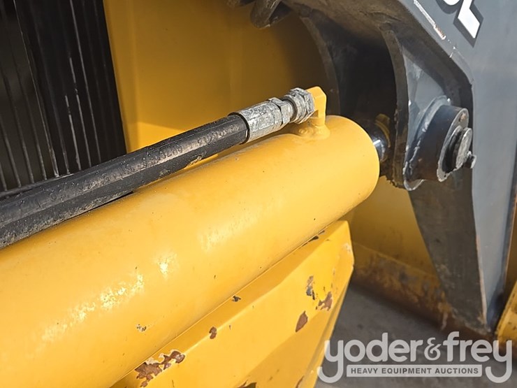 2018-deere-310sl-image-36