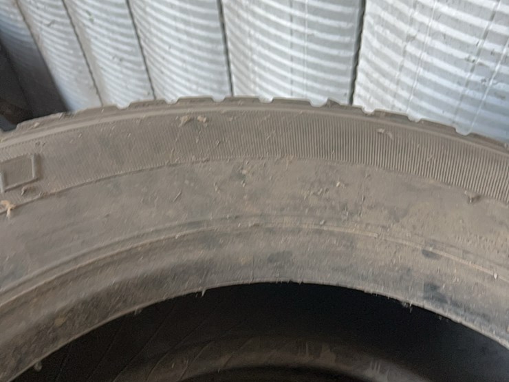 set-of-eight-truck-tires,-size-is-275/80/r-22.5,-all-are-excellent-shape-image-23