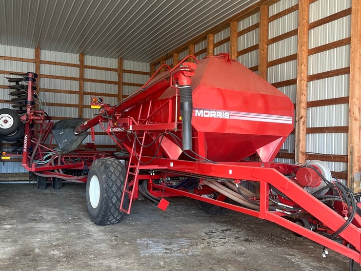 lot-10.-morris-air-seeder,-tow-between-with-10"-eagle-beaks,-new-seed-meter-unit,-pristine-condition,-always-shedded,-highly-maintained,-none-nicer-image-1
