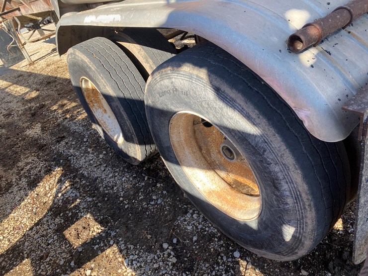 #520-•-1983-brenner-semi-manure-tanker-trailer-(no-title)-(st.-nazianz,-wi)-image-14