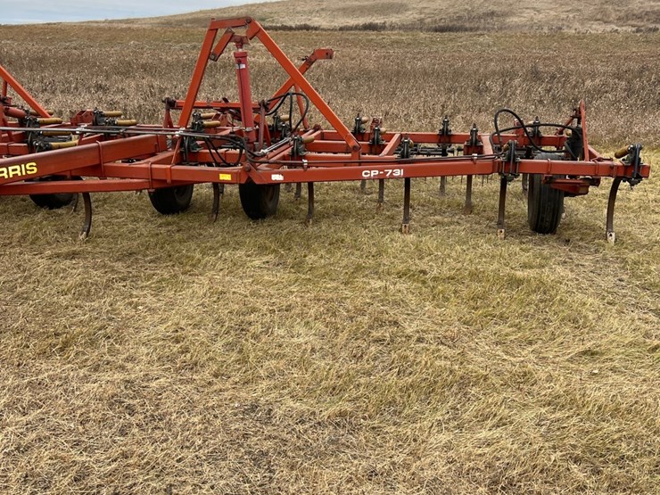 lot-49.-1981-33’-morris-magnum-model-cp-731-chisel-plow-w/3-bar-harrows,-well-maintained-unit,-super-clean-and-straight,-check-photos-image-46