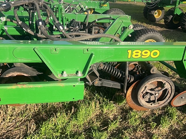 2018-john-deere-1910-image-105