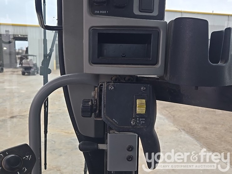 2015-caterpillar-12m3-image-89