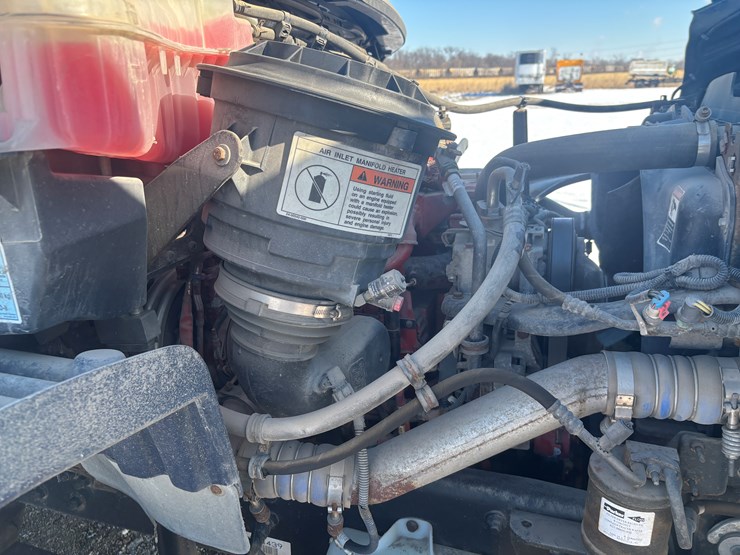 #2294-•-2013-freightliner-m2-flatbed-truck-image-23