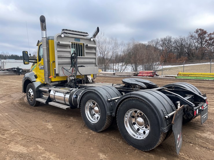 2019-kenworth-t880-image-2