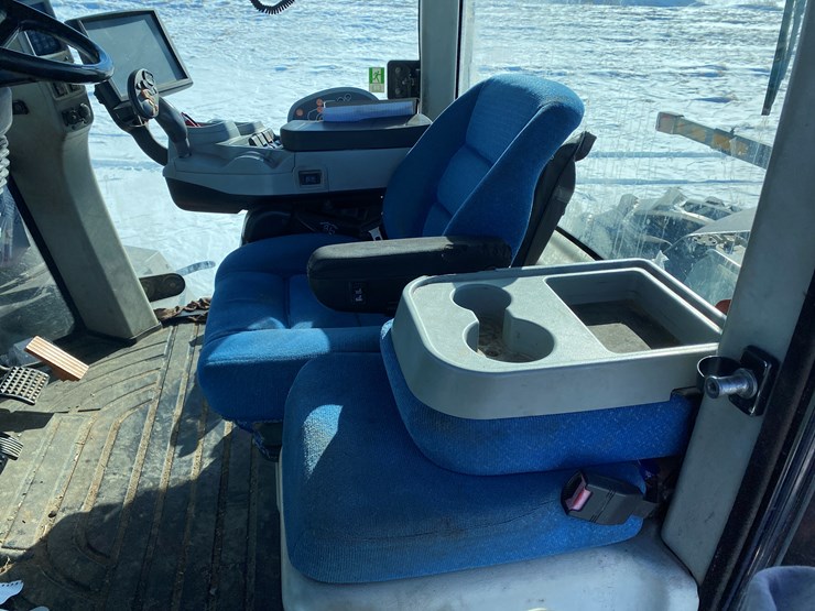 2011-new-holland-390-image-26