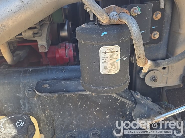 2017-freightliner-m2-106-image-41