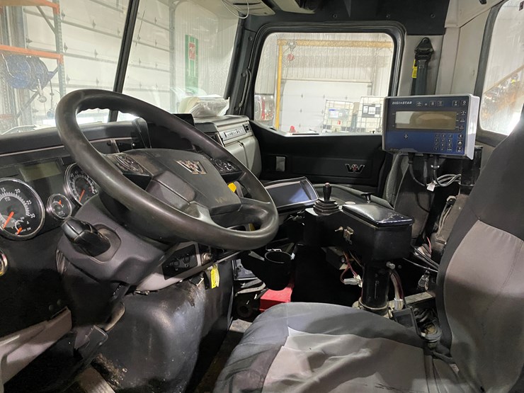 2019-western-star-4700sb-image-23