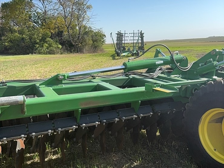 2023-john-deere-h-image-60