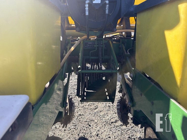 john-deere-7200-image-10