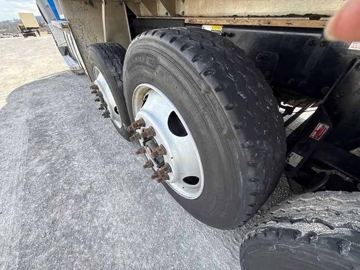 2017-mack-granite-gu713-image-32