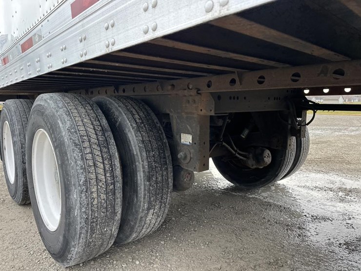 2015-utility-53'-image-11