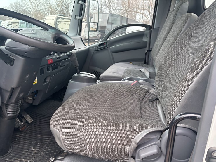 2021-isuzu-npr-hd-image-21