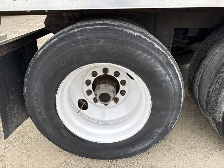 2019-utility-53'-image-29