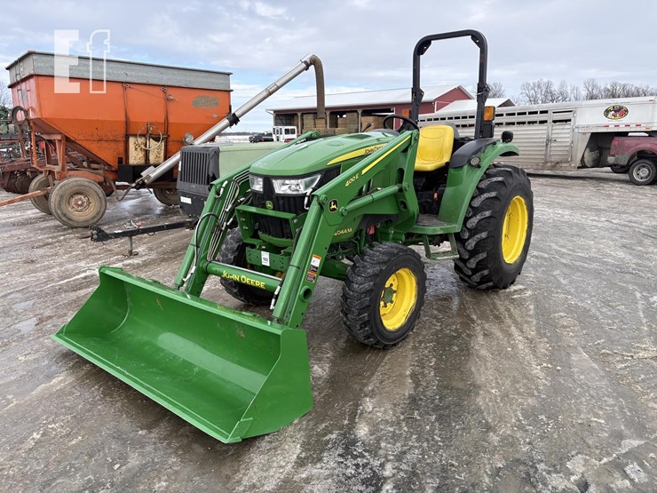 2017-john-deere-4044m-image-2
