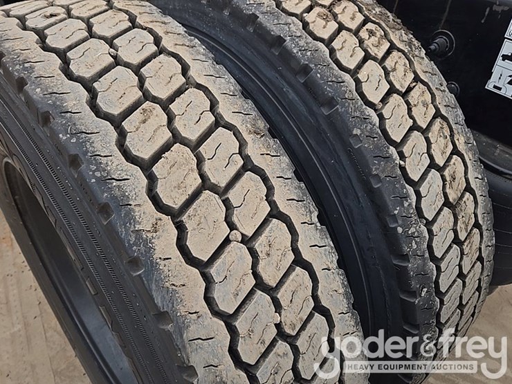 2019-peterbilt-579-image-13