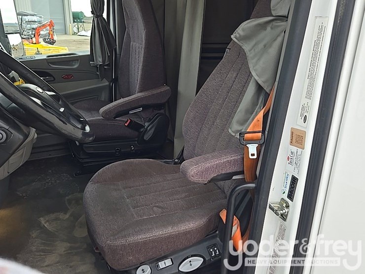 2019-peterbilt-579-image-74