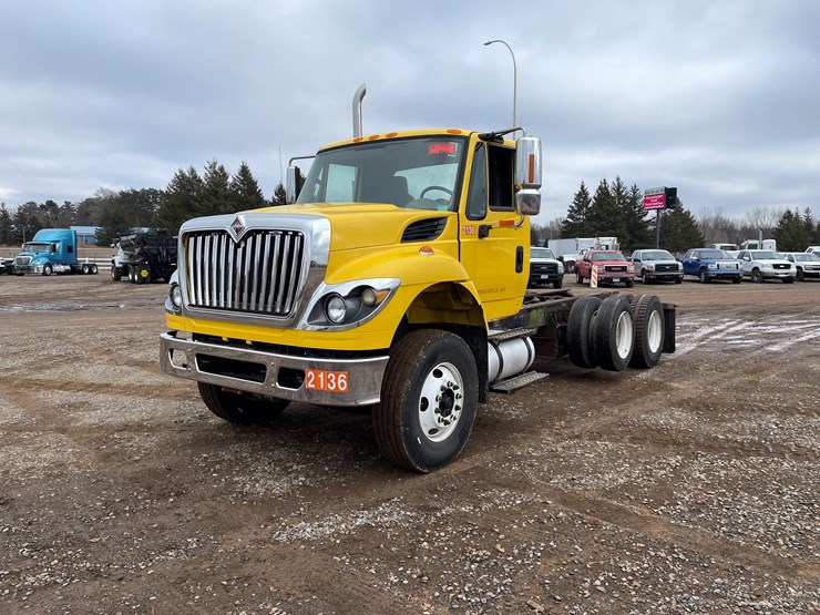 #1030-•-2011-international-truck-tractor-(has-mn-title)-image-1