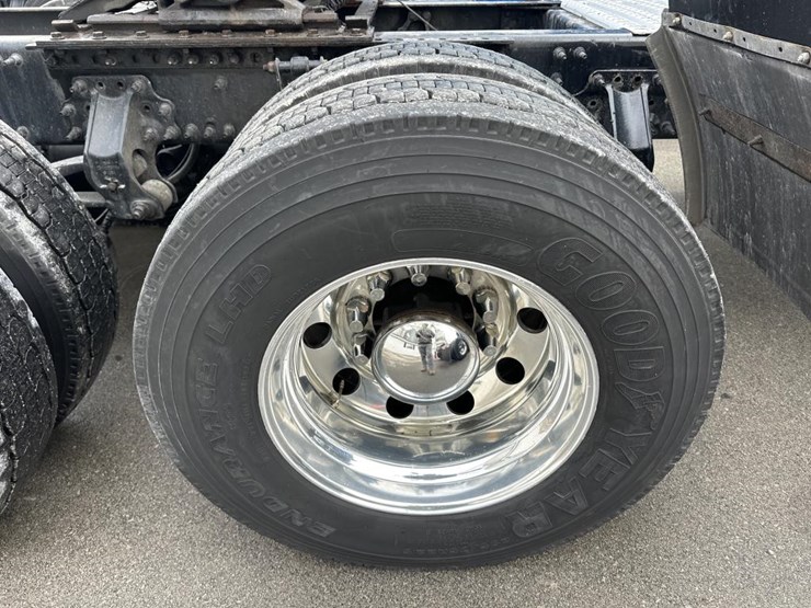 2020-volvo-10-image-61