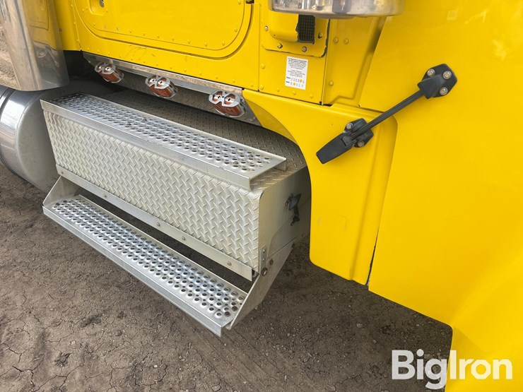 2005-international-9900ix-t/a-truck-tractor-image-17