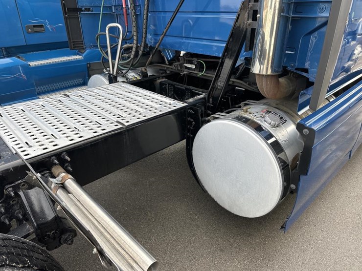 2020-volvo-10-image-19